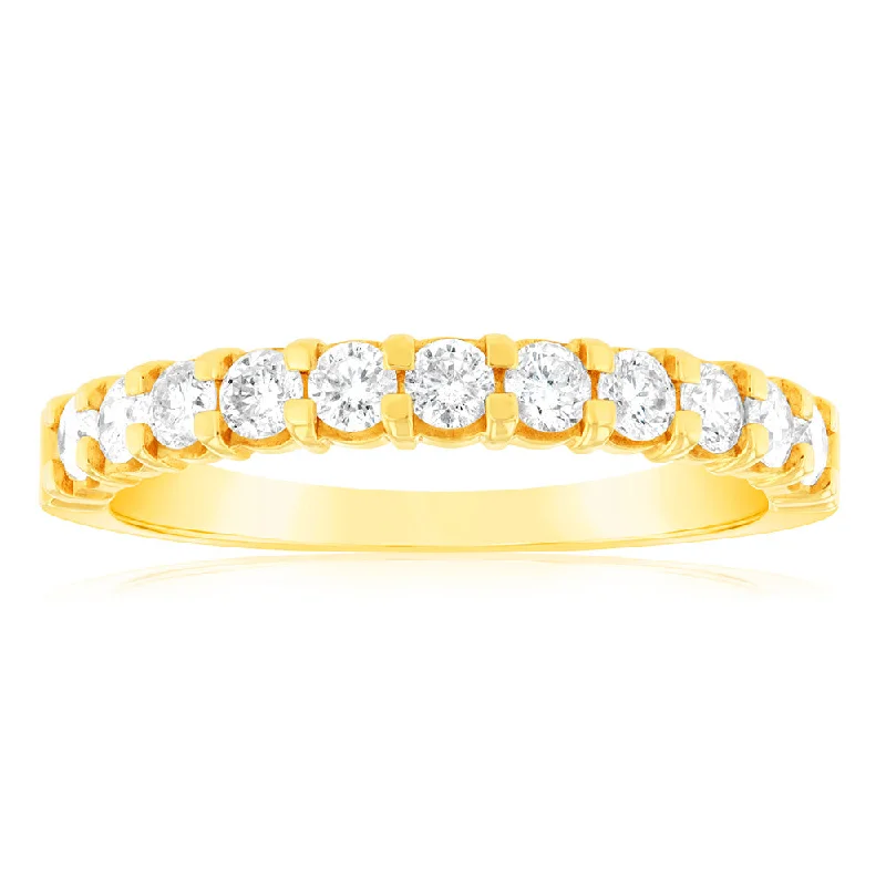 18ct Yellow Gold Ring With 1/2 Carats Of Diamonds Set with 11 Diamonds