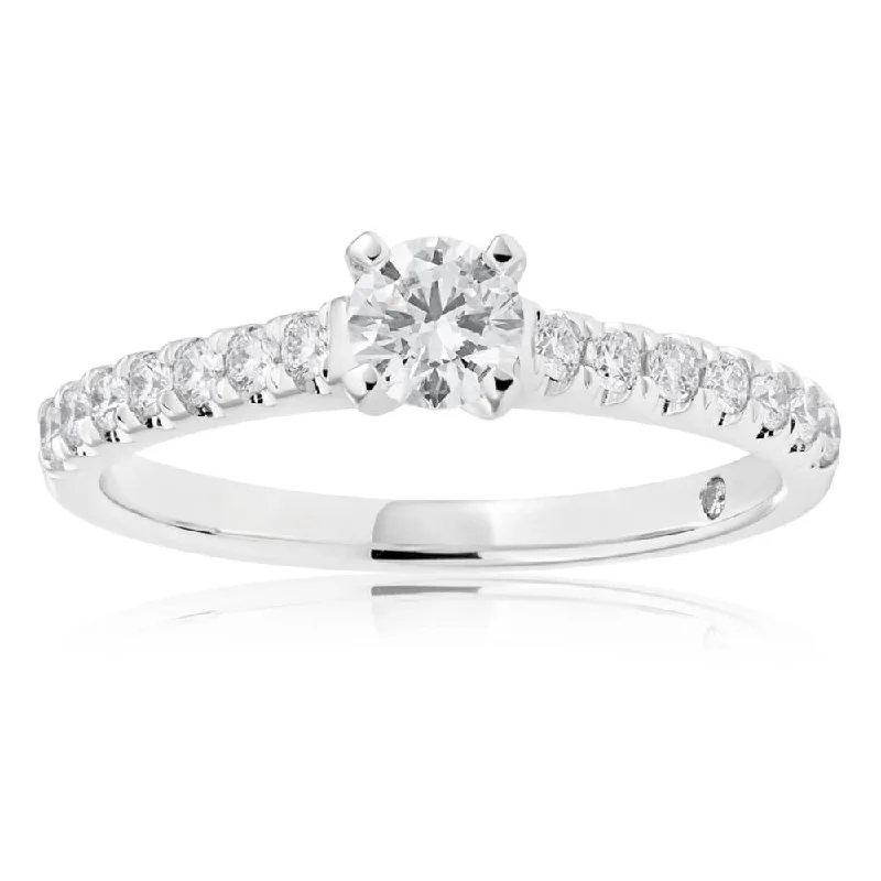 Flawless Cut Engagment ring with total dia weight of 1/2 carat. 1/4 carat centre